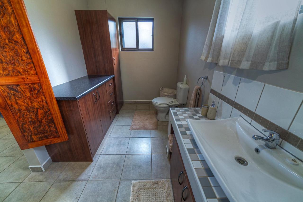 Khoi-Khoi Guesthouse Otavi Eksteriør bilde